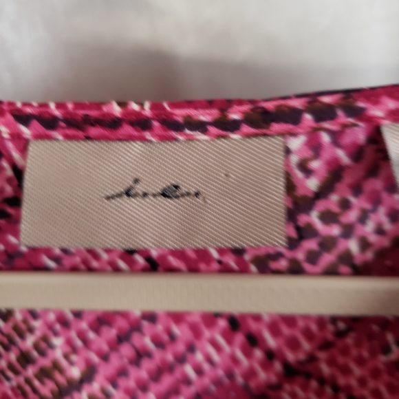 NWOT i.e. pink digital print ruffled silk button down blouse Womens Medium - Picture 3 of 7